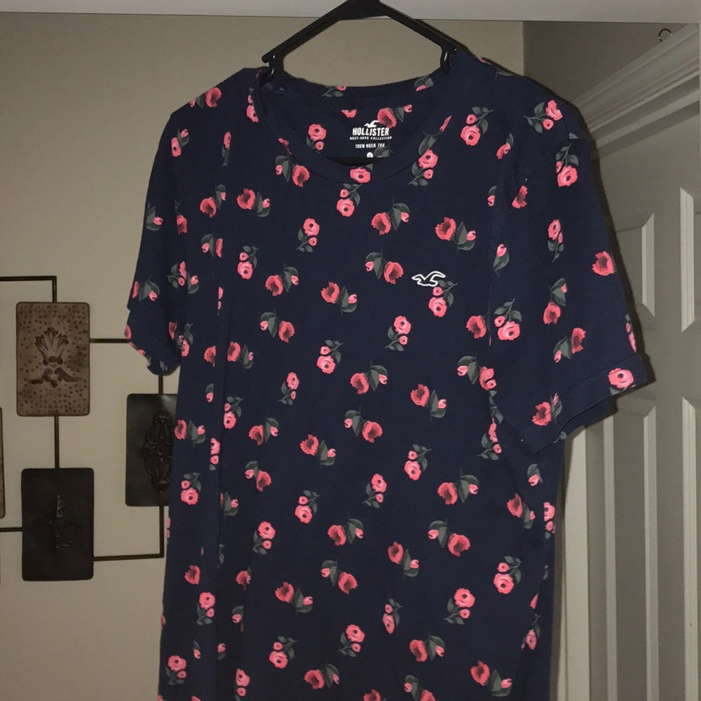 Crew Neck Tee (Navy blue, roses)